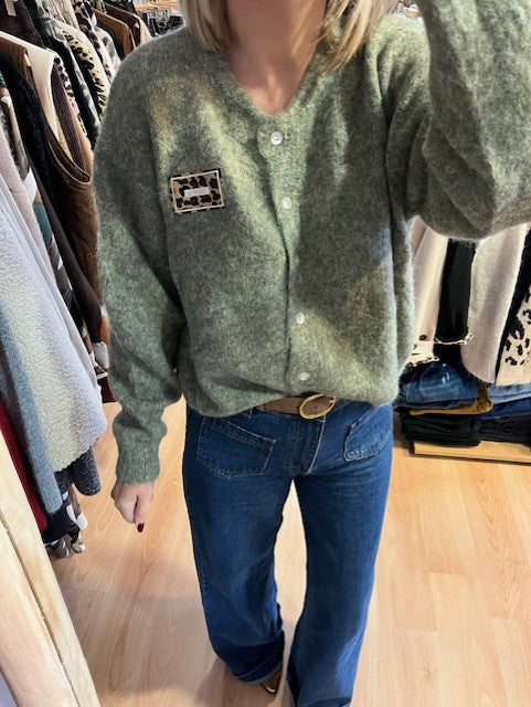 Gilet kaki Antone - gilet avec patch imprimé léopard - gilet doux - gilet oversize