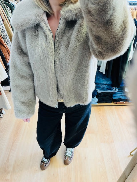 Manteau court en fausse fourrure Shonna