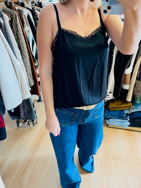 Top noir en satin Trèfle