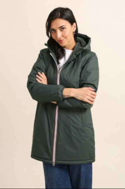 Manteau mi long fourré imperméable vert sapin fermeture éclair tricolore capuche Laura Jo