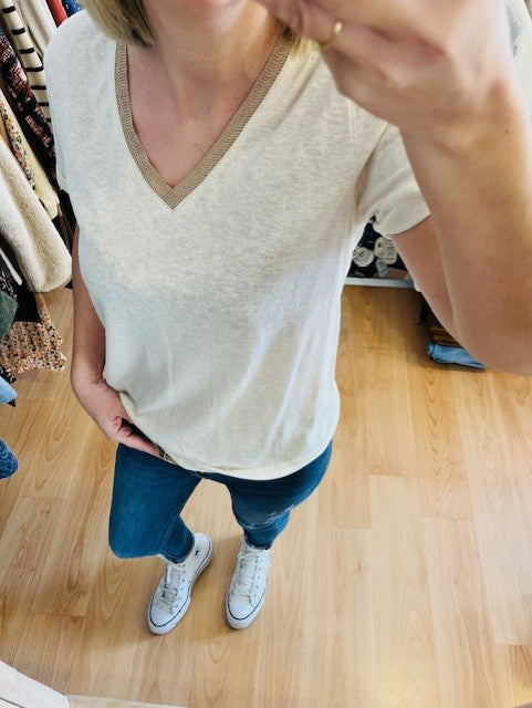 T-shirt beige Pépito col V en lurex doré manches courtes Grace & Mila