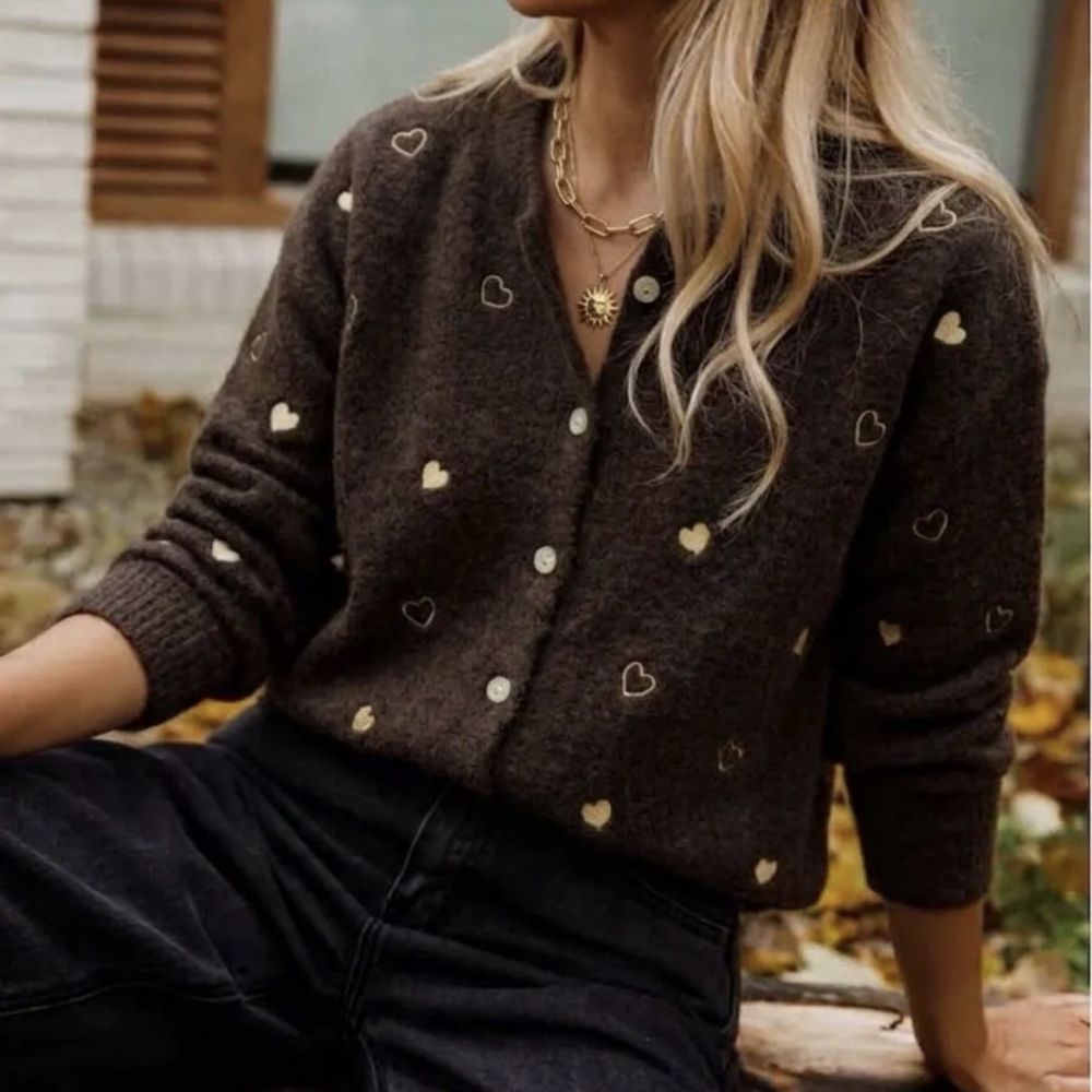 Gilet marron avec cœurs brodés beige Emilio
