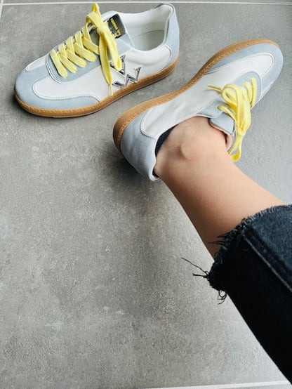 Baskets Aura initials bleu