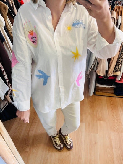Chemise blanche brodée motifs colorés Jade