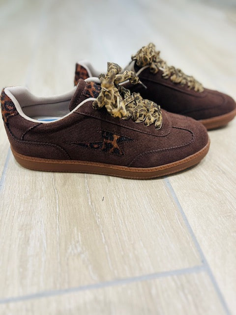 Baskets AURA Emblem marron