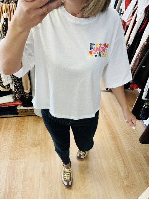 T-shirt blanc imprimé floral “AMORE”