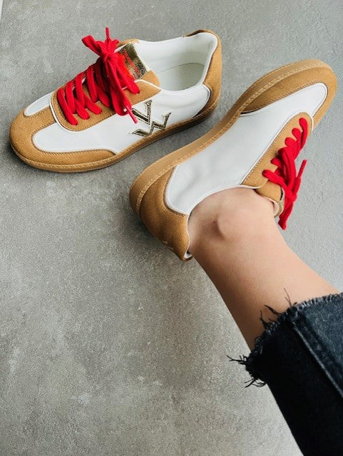Baskets Aura initials camel - Baskets Vanessa Wu - Sneakers Vanessa Wu femme - Chaussures Vanessa Wu - Baskets camel femme , baskets tendance femme - baskets nouvelle collection Vanessa Wu
