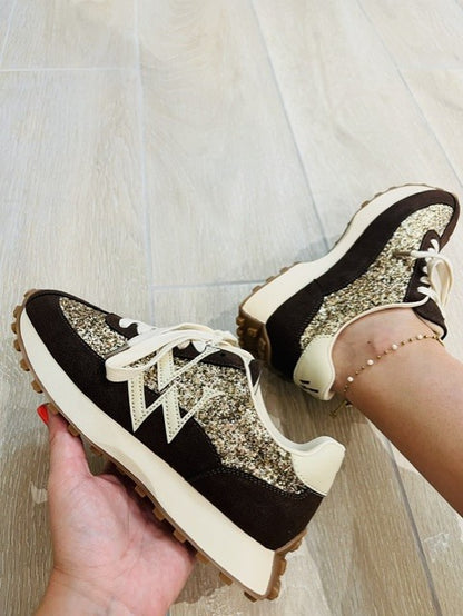 sneakers Vanessa Wu marron - baskets Vanessa Wu femme - sneakers marron femme - baskets marron femme - sneakers à paillettes femme - baskets à paillettes dorées - sneakers FLOW INITIALS - Vanessa Wu FLOW INITIALS - baskets chocolat femme  -sneakers suédine femme - baskets tendance femme - Vanessa Wu BK2947CH