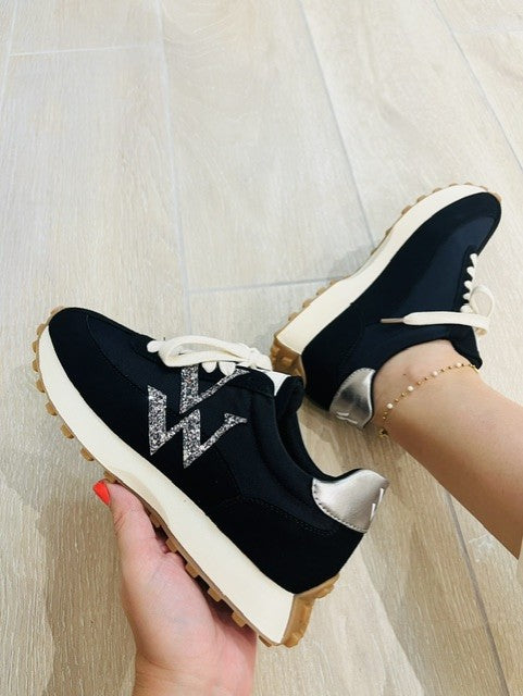 sneakers Vanessa Wu noir - baskets Vanessa Wu femme - sneakers noir femme - baskets noir femme - sneakers Flow Initials - Vanessa Wu Flow Initials - baskets à paillettes femme - sneakers noir argent femme - baskets suédine noire femme - sneakers monogramme femme - baskets tendance femme - Vanessa Wu BK2928NR