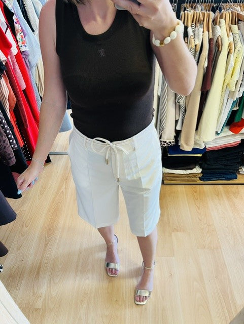 bermuda femme beige- bermuda taille haute -  short long femme -  bermuda chic -  bermuda été - bermuda à ceinture- bermuda élégant - mode femme - bermuda casual chic -vêtement femme été - bermuda cérémonie