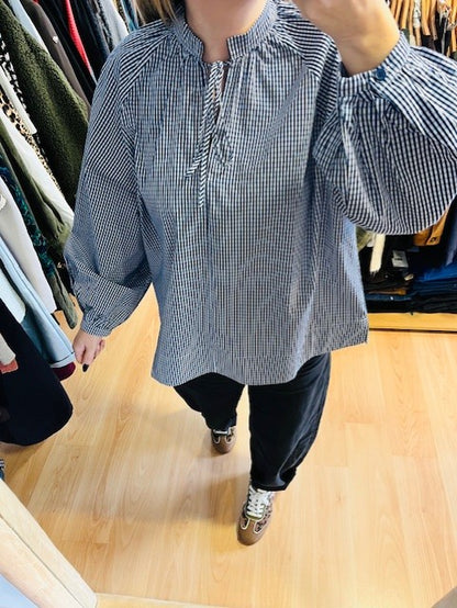 Blouse à carreaux bleu marine Varry - blouse femme - blouse à carreaux femme - blouse vichy bleu marine - blouse bleu marine femme - blouse Grace&Mila - blouse manches longues femme 