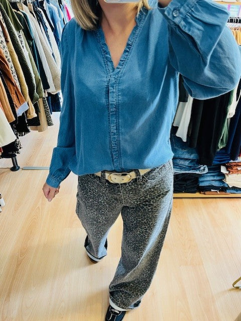 Blouse en jean Eloa - blouse col V - blouse festonnée