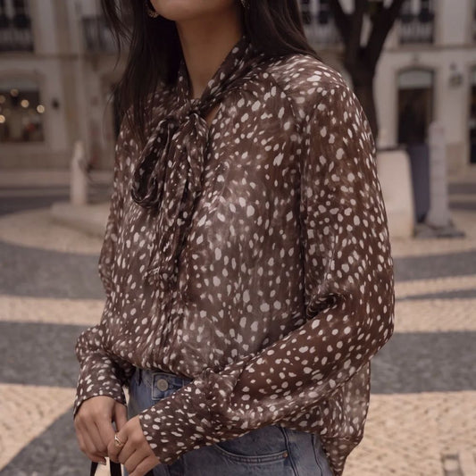 Blouse femme col lavallière - Blouse fluide femme - Blouse imprimée marron - Blouse chic femme - Chemisier femme marron - Blouse femme tendance - Blouse imprimé animalier