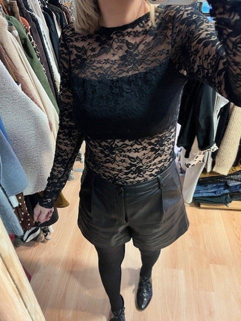 Body charming girl - body dentelle femme - body Santa - body en dentelle fabrication française - body chic femme - body noir dentelle - body sexy soirée - body dos nu femme - body de soirée femme - body tendance 2025 - lingerie body femme - body élégant femme - body noir chic - body dentelle made in France