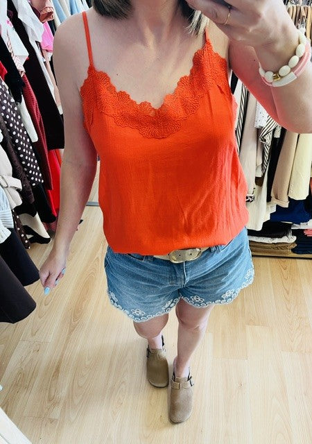Caraco corail Paloma - caraco femme corail -  top dentelle femme -  débardeur élégant femme - caraco été femme -  top fluide femme -  blouse sans manches femme -  caraco chic femme -  top orange corail