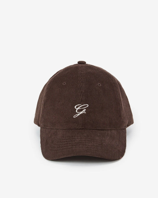 casquette en velours côtelé chocolat  - casquette chocolat femme - casquette velours côtelé femme - casquette femme chocolat - casquette avec logo femme - casquette Grace & Mila - casquette Alona - accessoire mode femme - casquette tendance femme - casquette casual femme