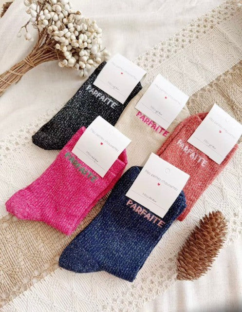 Chaussette "PARFAITE"

- Coloris : noir, écru, brique, rose, bleu

- Pailleté

- Convient pour une taille 36 au 40



