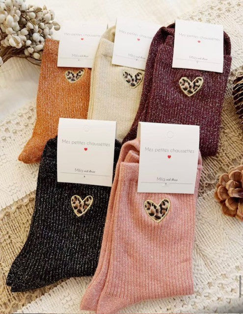 Chaussettes coeurs imprimé léopard
Mile et Mila

- Coloris : Terracotta, beige, bordeaux, noir, rose

- Cœur léopard

- Pailleté

- Taille unique