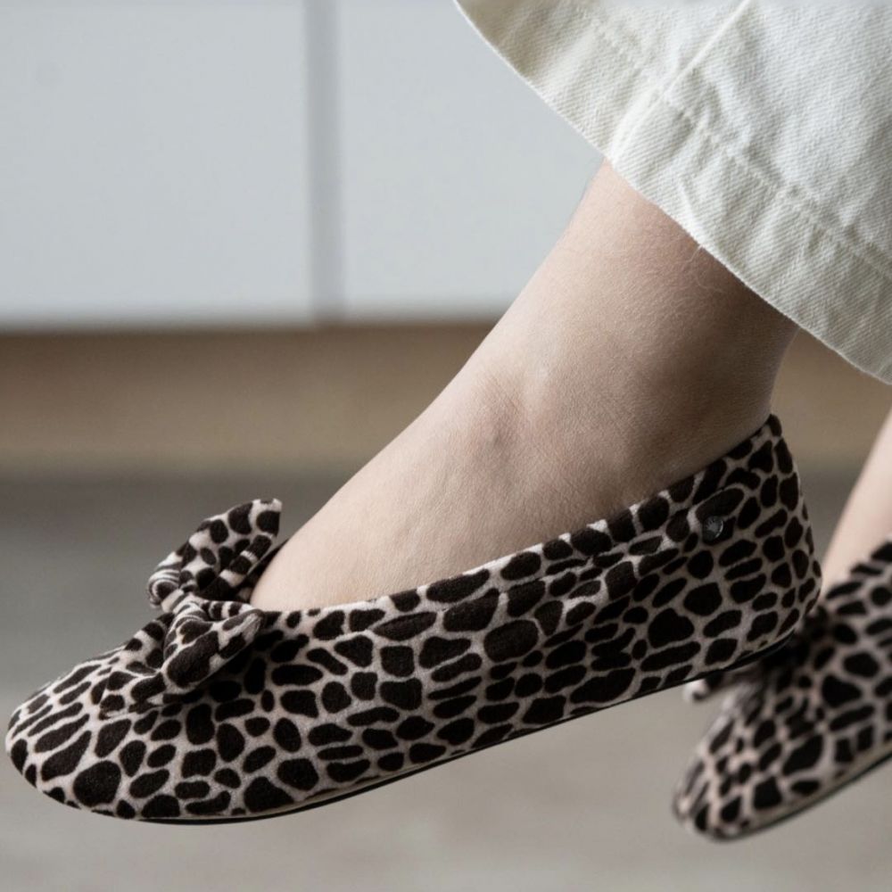 Chausson ballerines imprimé girafe - Chausson Isotoner - 100% cuir - ballerine noeud