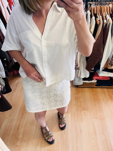 Chemise blanche Winka - chemise blanche femme - chemise fluide blanche - chemise Winka Grace & Mila - chemise femme élégante - chemise manches courtes femme blanche - chemise blanche chic été