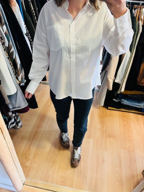 Chemise oversize en coton blanche Valérie - chemise oversize femme -  -chemise Grace & Mila - chemise femme oversize blanche - chemise manches longues femme - chemise détails au dos - chemise nœud au dos