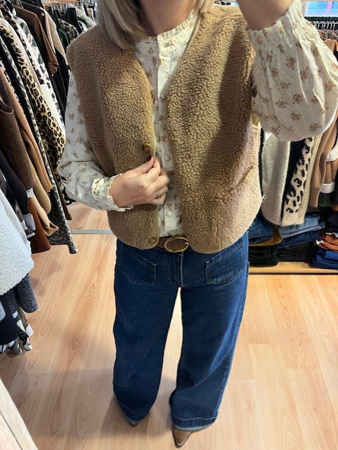 Gilet sans manche camel Eli - gilet sans manches tendance - gilet à superposer - gilet sans manches boutonnés 