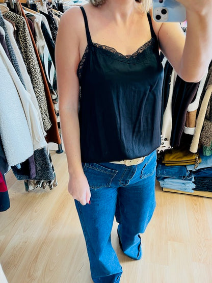 Top noir en satin Trèfle