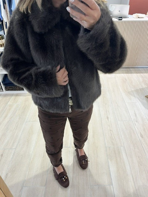 manteau Shonna Grace & Mila -  manteau Grace & Mila femme -  manteau fausse fourrure femme -  manteau chocolat femme -  manteau fourrure synthétique femme -  manteau chaud femme -  manteau hiver femme - manteau en fausse fourrure chocolat -  manteau tendance femme -  manteau élégant femme -  fausse fourrure Grace & Mila - manteau marron femme