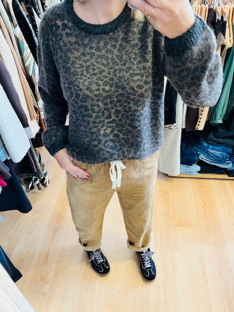 Pantalon en velours côtelé  ocre Liberty - pantalon femme Grace et Mila - pantalon velours côtelé ocre - pantalon casual chic femme - pantalon camel taille ajustable