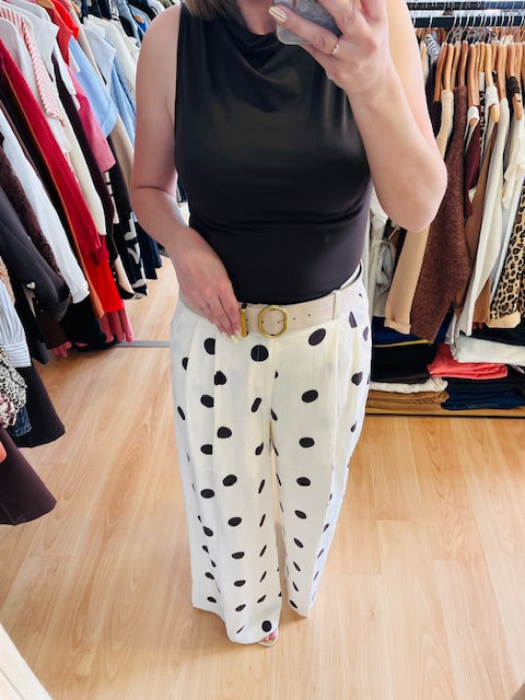 Pantalon à pois écru Wynell - pantalon à pois femme - pantalon écru femme - pantalon large imprimé - pantalon taille haute femme - pantalon fluide à motifs
pantalon élégant imprimé
