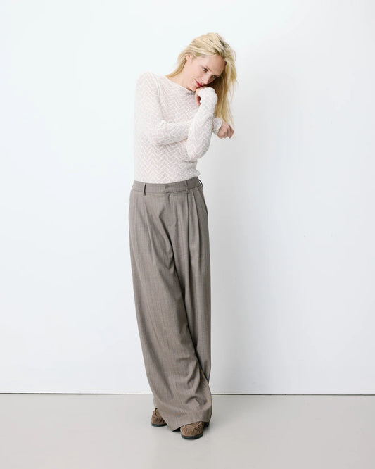 pantalon tailleur Grace & Mila, pantalon large à rayures, pantalon de costume femme, pantalon à ceinture nouable, pantalon chic femme, pantalon droit ample, pantalon tailleur à plis.