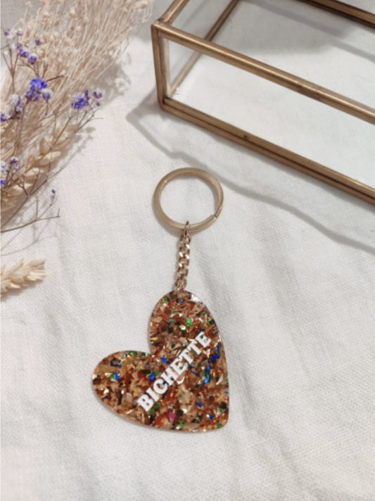 Porte clés "Bichette"

- Forme cœur

- Couleur: pailleté, multicolore

- Résine

Mile et Mila

Les accessoires ne sont ni repris, ni échangés