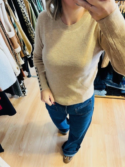 Pull camel Lizio - boutons décoratifs sur les manches - col rond