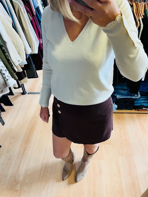 Pull écru Mayenne - pull col V - détail brodée manchettes - pull fin 