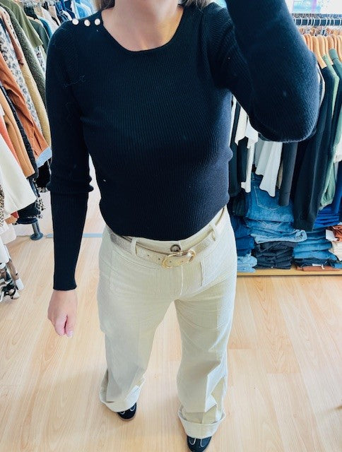 Pull léger côtelé noir Evan - Détails boutons dorés