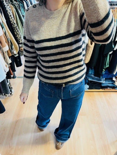 Pull marinière camel Alix - boutons décoratifs sur l'épaule