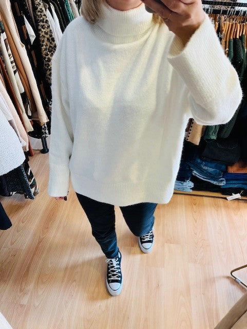 Pull oversize ivoire Taxi - pull oversize femme - pull ivoire Grace & Mila - pull col montant femme - pull chaud hiver - pull ample chic - pull cocooning - pull femme tendance 2025