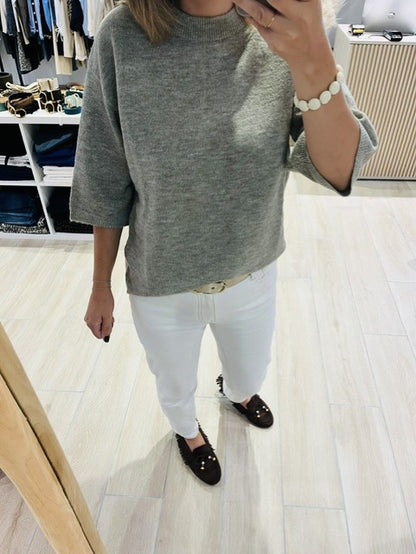 pull Asher Grace & Mila -  pull Grace & Mila femme -  pull oversize femme -  pull grège femme -  pull manches 3/4 femme -  pull col rond femme -  pull oversize grège - pull femme tendance -  pull casual chic femme -  pull confortable femme - maille Grace & Mila -  vêtement Grace & Mila femme