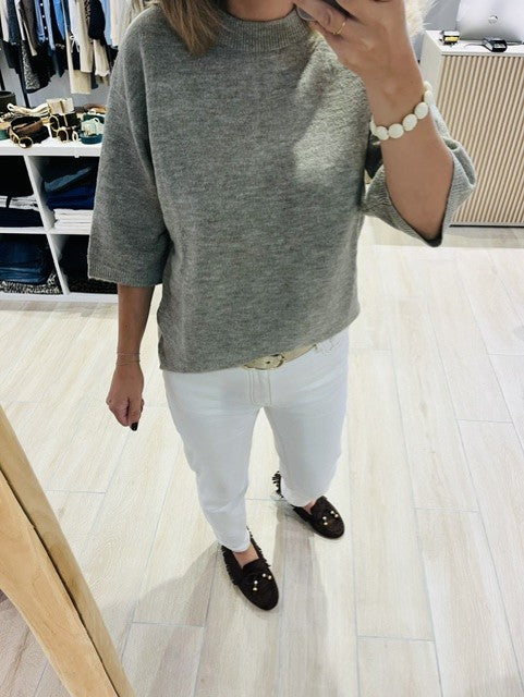 pull Asher Grace & Mila -  pull Grace & Mila femme -  pull oversize femme -  pull grège femme -  pull manches 3/4 femme -  pull col rond femme -  pull oversize grège - pull femme tendance -  pull casual chic femme -  pull confortable femme - maille Grace & Mila -  vêtement Grace & Mila femme