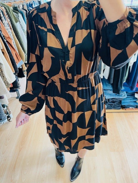 Robe chocolat Sélia - Robe courte imprimé géographique - Robe Grace & Mila - Robe marron femme - mode féminine Parisienne