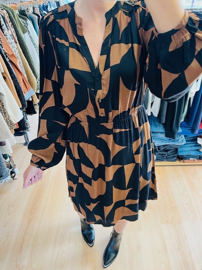 Robe chocolat Sélia - Robe courte imprimé géographique - Robe Grace & Mila - Robe marron femme - mode féminine Parisienne