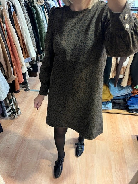 Robe en jean imprimé léopard Romy - robe en jeans imprimé léopard - robe chic léopard 