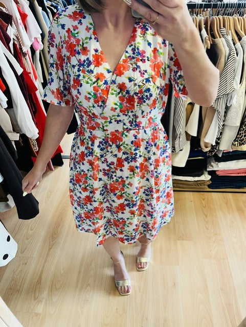 Robe fleurie dos ouvert Maylonne - robe fleurie femme - robe dos ouvert - robe courte fleurie - robe estivale femme - robe fluide femme - robe imprimé floral - robe élégante été - robe cache-cœur fleurie - robe légère été femme