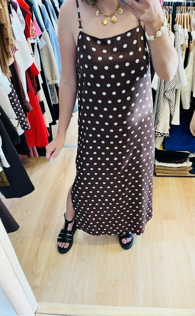 Robe longue à bretelles imprimée pois chocolat Jeanne - robe longue pois femme- robe marron à pois, robe fluide femme- robe été femme- robe bretelles fines- robe casual chic femme- robe imprimé pois tendance- robe longue bohème chic- robe rétro femme- robe chocolat à pois
