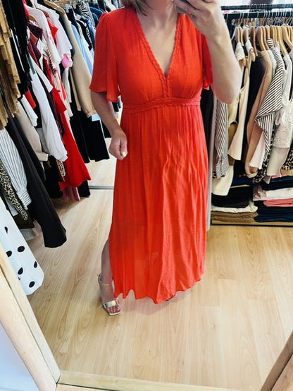 robe longue corail - robe bohème chic femme - robe fluide été - robe longue dentelle - robe femme élégante - robe légère estivale - robe décolleté V
- robe romantique femme - robe bohème corail - robe tendance été femme