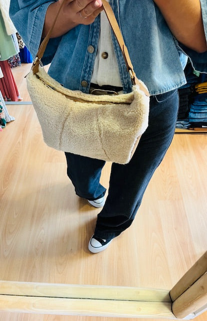 Sac Leolia beige Vanessa WU effet mouton, suédine camel, porté main, épaule ou bandoulière