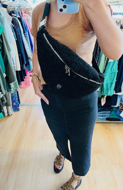 Sac banane Vanessa Wu - Sac banane femme tendance - Marque Vanessa Wu banane - Banane en bouclette - Grande banane