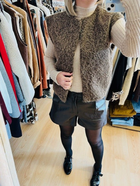 Short en simili cuir chocolat Travis - short chocolat Grace & Mila - Short évasé en similicuir 