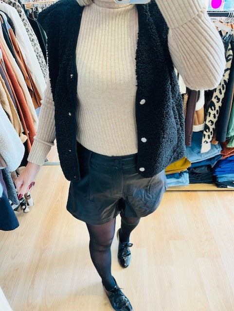 Short en simili cuir noir Travis - short noir Grace & Mila - Short évasé en similicuir 