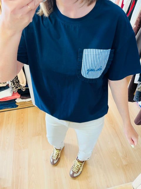 T-shirt "Good vibes" brodé bleu marine - t-shirt good vibes femme - t-shirt bleu marine femme - t-shirt poche rayée - t-shirt brodé femme - t-shirt original femme 
